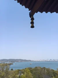 因上努力 果上隨緣，
但行好事 莫問前程。配圖