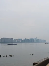 我們總是在說“內在創傷”“童年創傷”，很多人以為“創傷”就是一段不愉快或者痛苦的記憶。但實際上，真正的創傷往往缺少“記憶”，因為過于痛苦，這段記憶已經被壓抑或者被修改。配圖
