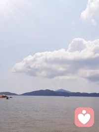 幻想中，只要?jiǎng)e人不如自己，自己就會(huì)安全。事實(shí)上，所有的貶低努力只會(huì)暴露自己的恐懼，破壞彼此的關(guān)系。

真正有意義的關(guān)系是：支持對(duì)方不斷改善自己，肯定他的努力，也鼓勵(lì)他的改善，幫助他成為最好的他自己。然后，你就可以獲得一個(gè)最好的他自己來支持你、滋養(yǎng)你。配圖