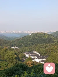 在這些充滿壓力的日子里，記得給自己一些喘息的空間。?? 您的感受是寶貴的，自我關懷是重要的。配圖