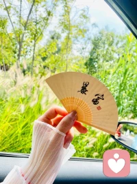 絢爛夏花是一種態度，秋葉靜美是一份力量。配圖