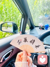 絢爛夏花是一種態度，秋葉靜美是一份力量。配圖