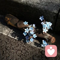 開在廢墟里的玫瑰依然浪漫，我走的每一步都有意義。配圖