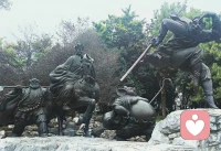 「慢慢走，才能看到好風景」

我們似乎總是被一只無形的手推著向前奔跑，不斷追求更高的目標、更快的進步和更大的成功。然而，在這樣高強度的拼搏中，并沒有得到預想的成功，反而讓自己非常焦慮與疲憊。人生路很長，不必總是急于求成，不必總是擔心自己是否落在了別人的后面。


當生活變得有張有弛、疾徐有致時，你會發現，原來日子還可以這樣從容不迫、悠然自得；當你慢下來，擁有一顆平靜的心，去做自己熱愛的事情時，你會發現，原來慢下來，生活并不會變得糟糕，反而一切都井然有序了，前途也更加明朗了。配圖