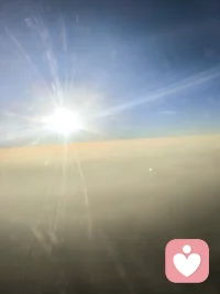 當(dāng)你混得不好的時(shí)候，

千萬(wàn)不要去打擾任何人，

也不要指望誰(shuí)會(huì)拉你一把，

別說(shuō)朋友了，

就算是親戚都會(huì)對(duì)你視而不見(jiàn)。


在這個(gè)現(xiàn)實(shí)的社會(huì)里，

哪有什么雪中送炭，

大多數(shù)都是落井下石。

你一定要記住，

充滿金錢味道不一定美好，

但美好一定充滿金錢味道。配圖