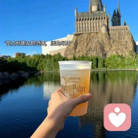 對(duì)這個(gè)世界，兇狠一點(diǎn)


想要不被欺負(fù)，首先要敢于特立獨(dú)行做自己。不乞求他人認(rèn)可，不活在他人的期待中，才能心無(wú)旁騖地做自己。人一旦敢于做自己，心態(tài)就會(huì)平和，遇事就不會(huì)易怒。前期隱忍，不急不躁，靜觀其變，而被欺負(fù)時(shí)，要打蛇打七寸。

很多事情，不是忍一忍就能過(guò)去的，有些人就是知道你會(huì)忍，知道你弱，知道你膽小，知道欺負(fù)了你，也不會(huì)有什么代價(jià)，才會(huì)肆無(wú)忌憚地欺負(fù)你。有一個(gè)人欺負(fù)你，你不反抗，就會(huì)有更多的人欺負(fù)你。你第一次不反抗，就有了第二次，第三次，無(wú)數(shù)次。

我們要對(duì)欺負(fù)自己的人兇狠一點(diǎn)，對(duì)不公兇狠一點(diǎn)。因?yàn)槟愫萜饋?lái)，惡相就變得相對(duì)溫柔起來(lái)。不要害怕沖突，不要那么在乎面子，不要太怯弱地活著，因?yàn)槟阍角尤酰庥龅亩蜻\(yùn)越多。很殘酷的一個(gè)現(xiàn)實(shí)是，這個(gè)世界，你越強(qiáng)大，它越美好。配圖