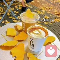 親愛的，外面沒有別人，只有你自己。

這個世界紛繁復雜，你要有堅定的內心力量，這樣才能夠抵御負能量。

太多的人，被外界的負能量所影響，以至于心情壓抑，生活黯淡。

只有讓自己強大起來，真正靠內心的堅韌，做到不被其擾，不為所動。如此，心態平和，目光堅定，步伐穩健，人生順遂。配圖