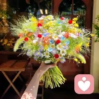 未必有所成才算活著，只喜歡看天空、散步、吃披薩的人生也很好。我來這世界只是為了看花怎么開，水怎么流，太陽怎么升起配圖