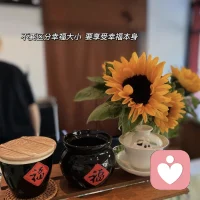 生活是你自己的

流言蜚語，如同無形的風，無孔不入。你成功時，不都是贊美聲，背后也藏著不為人知的酸言酸語；你失敗時，更是少不了冷嘲熱諷，甚至落井下石。無論你身處何種境地，都難免成為別人茶余飯后的笑談。不要太在意這些嘈雜的聲音，生活是自己的，與他人無關。

誰人背后無人說，哪個人前不說人？你在人前議論別人，別人在背后議論你，這是人之常情，不必太過在意，要將注意力放在自己身上。外界的聲音雖嘈雜，但內心的聲音才是引領我們前行的燈塔。生活的劇本應由自己執筆，而非任由他人涂鴉。

活出燦爛而熱烈的人生，不僅僅是一種外在的表現，更是一種內在的態度。無論外界如何評說，都要保持內心的平靜與堅定，做好自己的事，走好自己的路，勇敢地活出最真實的自己，用自己的方式詮釋生命的精彩與意義。唯有如此，才算不枉此生。配圖
