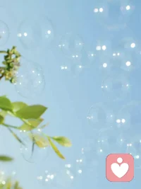 过情关

过情关，最大的痛是自伤。你允许别人伤害你，别人才能伤害你。那是一种，因为相信爱，然后进行的一场自我伤害。因为单纯，因为真挚，相信付出总有回报，相信真心换真心。一旦颠覆，打碎的是心，摧毁的是信念。

心死过一次，那些打碎的、摧毁的东西才会重塑。人在极致地伤害自己后，在最低谷中，才会慢慢觉醒，懂得爱人，要先爱自己，要先独立，要最看重自己的健康，看重那些实际的利益，而非情爱那些虚幻的东西。

人过一次情关，就看清了自己，也看清了很多现实。于是，觉醒了，通透了，心硬了。于是开始心无旁骛地去做一些事，慢慢积蓄那些正能量的东西，好运便也慢慢朝自己靠拢。杂念除，心念生，即是重生。配图