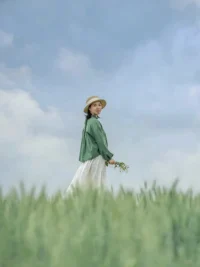 認識自己是一生的課題，只有真正了解自己，才能找到屬于自己的路。

不要活在別人的期待里，做最真實的自己，才能活出精彩的人生。配圖
