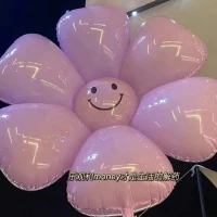 40歲以后，不要被親人折騰出大病 

人過四十，太累。身累，心力不足，要扛，小病不斷，要忍；心累，父母，要照顧，兒女，需托舉。哪怕看透了親情，也不得不維持。如此境地，一定要學會“自養”，盡量不讓破敗的身心，再受情緒之苦。

親人，不一定是好人，親人也會有濃濃惡意。人到中年，不要把自己繼續捆綁在，親情的深淵里。有些親人，就是見不得你好，有些親人，就是心里沒你。有些親情，就是偏心、不公、腐爛的樣子，接受、釋懷、自保即可。

不要被親人，折騰出大病，哪怕骨肉至親，也要認清、認命、認栽。人過四十，到了扛不住大病的年紀，任何人都不值得你，犧牲自己的健康。親情的盡頭，是生死，活著的時候，不虧心，不虧己，至于未來，自有天意，自有因果。配圖
