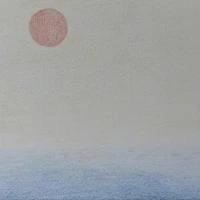 有些坏不是张牙舞爪的，是带糖衣的，等你尝出苦味，对方还能装无辜。
在人际关系中，那些包裹着笑容的恶意、披着关心外衣的打探，往往比直接的攻击更难防备。配图