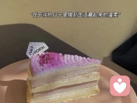 下等的自愈，是抱怨；
中等的自愈，是倾诉；
顶级的自愈，是在庸常的洪流里稳稳地接住自己，不再滔滔不绝向外宣泄，也不再借他人慰藉止痛。配图