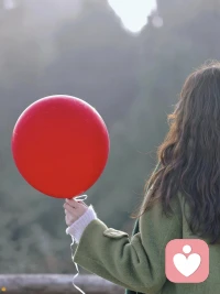 不要在相愛時找不愛的證據
不要在不愛時找還愛著的痕跡
不要在還喜歡的時候去想象“萬一不喜歡了怎么辦”
不要在不喜歡的時候去懷疑“曾經的喜歡是不是裝的”配圖