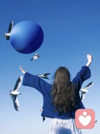 「接纳每个状态下的自己」

你可以拥有任何形状
不再迎合他人的期待
接纳自己的每一面
坦荡也好拧巴也罢
那都是你
再也不要
因外界的压力和期待
压抑自己的内心
大大方方的做自己就好配图