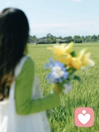 谁让你累了，就远离谁

“宁可一人孤独，也不违心将就”，不管是亲情，爱情，还是友情，谁让你累了，就要远离谁。累，是身体在拼命为你筛选掉错的关系，错的人，是灵魂在召唤你，能量要透支了，赶紧先顾及顾及自己。

人到中年，能量早就经不起消耗了，就不要在累的关系里，继续折腾自己了。不想回娘家就不要回，不想回婆家也可以不回，尽量少做违心的事。记住，人到中年，不透支自己，是当人的底线。

看看自己的脸，蜡黄，眼窝深陷，眉宇间尽是疲惫。自己都要枯萎了，耗干了，就先保自己的健康，自己的命，其他的一切，都是其次。余生不长了，把一切关系看开，要活得简单，要活得不累，要活得成天傻乐，没心没肺。配图