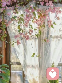 低谷期，去做3件具体的小事

每天给自己熬一碗粥。很不起眼的小事，但日积月累，就是会特别养人，人身体好了，什么都顺，身体一旦难受了，很多事，想顺都顺不起来。低谷期，不要总想着一下子翻身，要一点点去做那些具体的小事：爱吃，就自己做顿饭；爱美，就去养盆花；很孤单，就去养个宠物。天下大事，必作于细，人只有具体地去做事，命和运才能一点点去向前推进。

每天哄哄家人。这个时代的变化很快，车马很快，人心变得也很快，情也变得薄了。低谷期，往往是老天让你慢下来，多看看自己，多看看身边人。孩子学习不好也没关系，伴侣挣钱少也没关系，家人闲坐，灯火可亲，只要你心里多了那么一点点温柔，良言一句三冬暖，暖了家人一天又一天，终会福及自己。

绕着大街小巷走一走。走的时候，什么都不要想，就去看看这人生海海，我们不过其中一粟，去吸吸这世间的人气和活气，去看看这朴素的、具体的人间，人很多，各色的脸，有哭有笑，有疲惫亦有生机盎然。放眼望去，天很大，事很轻，人很小，而我们，见的人多了，就会渐渐原谅生活。配图