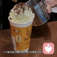 自信不是强势。

也不是让自己变成一个谁都不敢靠近的人。

真正稳定的自信，更像是你越来越知道：
我在哪里。
我想要什么。
什么事情我可以接受，什么事情不行。
......

当这些东西越来越清楚以后，别人也会更容易知道该怎么和你相处。

当然，这并不能保证世界上再也没有恶意。

有些人就是会攻击、冒犯、贬低别人，那是TA自己的问题，也不是靠你「更自信」就能彻底避免的。

但你至少可以不要再让自己的沉默，被别人误读成默认。

慢慢地，你会发现，真正让关系发生变化的，从来不是你变得多么强硬。

而是你终于开始认真对待自己的感受，也让别人知道：

我可以温和，但我不是没有边界。配图