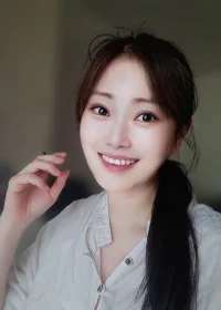 如果你跟一個人在一起，僅僅是因為他好（人品忠厚/賺錢能力/貌美如花），有一天他對你沒能力好了，你很容易背叛拋棄他（因為人家沒用了啊貶值了?。?，所以不要僅僅因為一個人好就以為是愛情的標準。愛一個人，并不是因為他已經特別優秀（說難聽點你只是想摘桃子），而是你們彼此被對方身上的特質相互吸引，愿意更多的一起成長，這個人難嗎？其實蠻難的，因為這不是誰努力得來的，確實需要一點上天的安排。人能做的，就是做自在的自己，當然得有你獨特的人格魅力，不然丟人堆里火鉤都鉤不出你來[憨笑]配圖