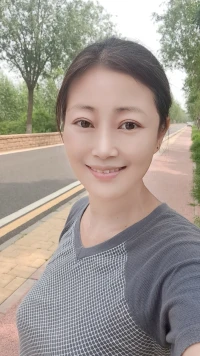 【咨詢師督導】不要給人無營養的雞湯，無營養就是敗壞，要告訴人當下和未來發展的真相，以及如何操練人性避坑，如何強大智慧得真平安，如何擁有最上品的個人人格魅力和能力。那么自身的裝備就至關重要。
?同時，記住，共情不是討好吹捧，更不是自己都混混沌沌！配圖