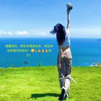 【强者思维】1⃣️与其宽恕他人不如强大自己，强大自己就是不允许别人的过错或者过度的行为要求入侵自己的心灵宁静。
2⃣️​宽容他人看似人际关系调节的一个状态，但：强大自己划清边界，却是自我拓展和自我塑造，这才是好！
3⃣️​凶是他人风格，不受影响，他说的对自己塑造有益处的就去听！
4⃣️不被他人不好的态度/负面情绪带偏！
把焦点放在👉如果别人说的对✔️！
就塑造自己！有一天，你会发自内心的感谢他！