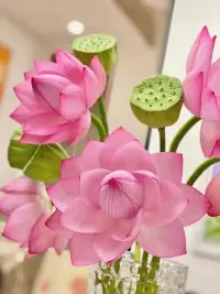 受傷的內(nèi)在小孩向我們請(qǐng)求關(guān)愛，但我們卻做著相反的事情。因害怕面對(duì)痛苦，我們選擇了逃避。我們無法面對(duì)內(nèi)在糾結(jié)的痛苦與悲傷，即使有時(shí)間，我們也不愿回顧自己的內(nèi)在。配圖
