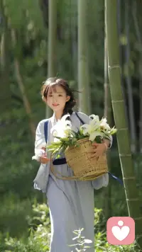 分享1個心理療愈的方法：聞花香。
??為什么？
花香對人體有積極的影響，包括：
情緒：花香可以改善情緒狀態，緩解壓力，緩解抑郁。
松弛：花香可以引起全身的愉悅和放松的感覺。
大腦活動：花香可以增加大腦活動，從而增強運動能力、語言能力和記憶力。配圖