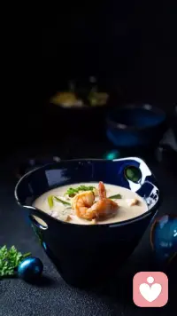 弱者互踩，強者互助

人在自己很糟糕的時候，才會肆意地說別人壞話。那些貶低別人的人，大多都很弱。因為自己能力不及，努力不夠，又見不得別人比自己過得好，便心生惡念，嫉妒別人比自己強，于是貶低，于是傷害。但往往越是貶低別人的人，越是過得更差，更糟糕。

一個“踩”字，彰顯了一個人陰暗的內心。而人在做惡事的時候，氣場都是污濁的，第一毀的不是旁人，反而是自己。人一旦心生嫉妒，把心思都用在了踩別人上，自己也就陷進了很低的格局里。互踩意味著互傷，別人落不了好，自己也成了黑靶子。

弱者互踩，強者互助。真正睿智有格局的人，從來不互踩，與其貶低別人，不如強大自己，與更強大的人，強強聯合。好的合作關系，從來不是你有，我沒有。而是我努力變強，你也努力變強，我們互補，于是彼此更上一層樓。配圖