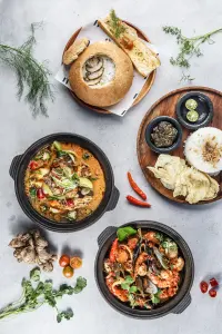 拒絕進食不僅僅是拒絕張嘴吃進食物，同時可能意味著關(guān)閉自己的心智
不去體驗自己或他人的情感

“我不吃”事實上表示，面對沖突關(guān)閉心智或者遠離與母親之間滋養(yǎng)性的情感聯(lián)接。配圖