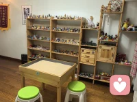 機構的沙盤室。
那些沙與沙具，見證了太多人走向的美好……配圖