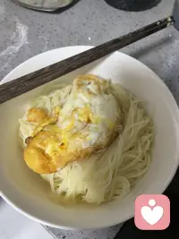 半夜居然被餓醒了，用那種醬拌面比較好呢？配圖