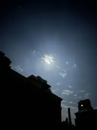 皎皎空中孤月輪。配圖