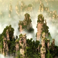 我們白天清醒、腦子精神好的時(shí)候，思想都能夠作主、知道。作夢的時(shí)候呢，雖然做不了主，理論上我們知道：作夢的也是我這個(gè)作靈魂、作主人公的心性，去作了夢。但是真正也不是像白天那么清醒又不作夢，完全睡著了，甚至可以說，睡得像死人一樣，我這個(gè)心性本體，能夠做主的在哪里？！這個(gè)你找到了嘛，生死來也不怕了。---——南懷瑾先生《南禪七日》配圖