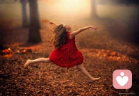 沒有人能夠把任何愛的能量或恨的能量植入我們的內心，形成我們一切內在感受的能量本就在我們自己的內心深處，他人只是反射或激發出了我們這些能量。因此我們對于自身的完全接納和對自己的一切負起全部的責任就成為了我們覺醒的重要一步。配圖