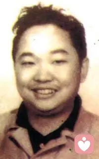 【轉(zhuǎn)】一個(gè)美麗的女人如能很適當(dāng)?shù)倪\(yùn)用這四種武器[1，微笑 2，聽話 3，恭維 4，關(guān)心]一百個(gè)男人至少也有九十九個(gè)半要拜倒在她的腳下。---古龍配圖