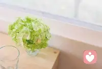 恋爱中的女人往往情绪化，口是心非的发难，嫉妒男友有其他的女同事，控制男友达到窒息的地步，任性，让男友做无厘头的事情，情绪化的哭闹，女人这么做，是有原因的。她在试探，这个男人，我可以给他生儿育女吗？我可以托付终生吗？他有能力养我的孩子吗？如果明白了女人情绪化的原因，是不可以少了许多摩擦呢？配图