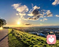 【转】早安分享
        其实，世界上没有谁优不优秀，当逼到绝路绝境的时候，谁都会卓越！
        有了退路，谁都平庸！胆量大于能力，魄力大于努力。胆量不够大，能力再强都是小人物；魄力不够大，努力一生都是小成就。
    
        世界上有条很长很美的路，，战胜自己的平庸，才是命运的强者！！！配图