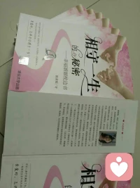 友情里最让人唏嘘的时刻是，一开始我把你当成值得深交的人，后来因为某些事对你有些微的失望，于是不断说服自己人与人之间本该如此淡薄。又把你放回到一个普通朋友的位置，与你维持着表面的和平，这一系列的心理变化过程，你连半分都不知。配图