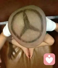 爱的五种语言      1、爱的时光：给予爱人或孩子一些时间，一起去散个步，玩游戏，共度周末等等，这是一种陪伴；                 2、爱的礼物：给予爱人或孩子礼物，能够表达出“我正在想你”或“我在乎你“的礼物；                3、爱的行动：给予爱人或、拍背、拉手、摸头、拍肩膀等等亲密的动作。配图