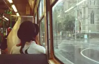 生活就像坐過山車，有高峰，也有低谷，這意味著，無論眼下是好是壞，都只是暫時的。配圖