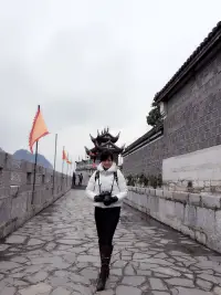 生命中的遇見冥冥中都已經注定，凡走過，皆是風景，你所追求的，得之你幸，失之你命。所有的經過，都是一場修行。滄桑以前，走過一條荊棘叢生的路，滄桑以后，烏云密布也無畏無懼。配圖