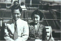 一对夫妻，两大先生；一生的爱，一世的情。