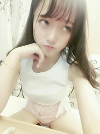 朋友以上，戀人未滿。就不該給太多信任，荒唐的是，戲都結束了，我還在演。配圖
