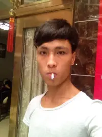 我好煩躁，好多事情都由不得自己，感覺被現實的生活約束住了愛幻想的自己。一直在掙扎，一直在徘徊，可是始終到不了我想要的終點。配圖