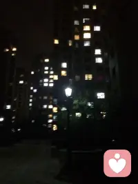 不知道自己是屬于強(qiáng)迫癥呢還是屬于抑郁癥，明明不想這樣無理取鬧，就是明明知道有些事并沒有想象的那么大，可是偏偏會鬧的很大，這不是自己想要的，總是希望對方在你無理取鬧的時候用力的抱住自己，不讓你的情緒失控，可是對方?jīng)]有任何回應(yīng)，得不到自己想要的，然后就情緒低落，就崩潰了，不知道有多少人是這樣的。配圖