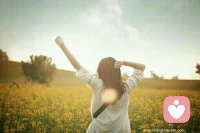 如何面對過去、現在和未來，是要帶著繁重的過去上路，還是放下過去輕裝上路；是活在當下，還是焦慮未來，就看我們如何選擇。配圖