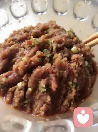 在这个薄情的世界里，我们要深情的活着，在冬至这个寒冷的节日，我们一起来给自己包一顿充满温暖与深情的饺子吧配图