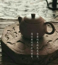 多微笑，做一個(gè)開朗熱忱的人；多梳洗，做一個(gè)干凈整潔的人；多傾聽，做一個(gè)溫柔善意的人；多看書，做一個(gè)淡定內(nèi)涵的人；多思考，	做一個(gè)聰慧冷靜的人	。
記住這一切是為自己而進(jìn)步，而不是為了滿足誰，討好誰。
暖心和你，一直在一起配圖