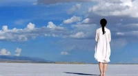 【歡心語(yǔ)】放下控制和改變他人的執(zhí)念，你才有可能看到和接納別人所想和所做與自己不同的真相。配圖